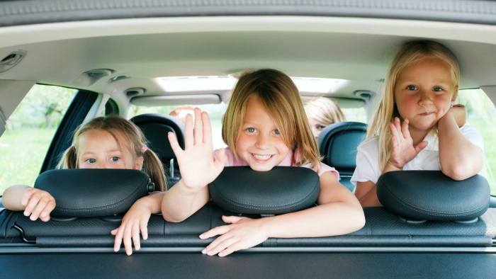 Så håller du barnen glada under bilresan