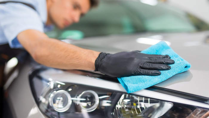 Polera och vaxa bilen